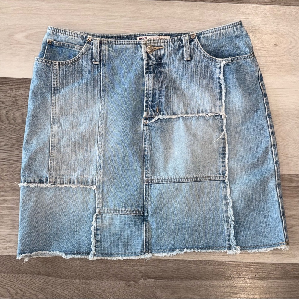 Faded Glory Womens Patchwork Denim Mini Skirt Light Wash Raw Hem Y2K Size 10